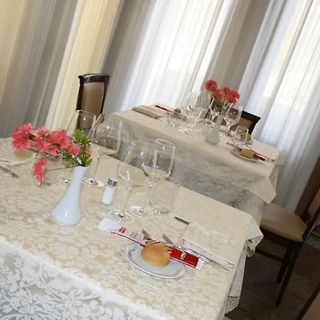 Hotel Ristorante Cicin Casale Corte Cerro