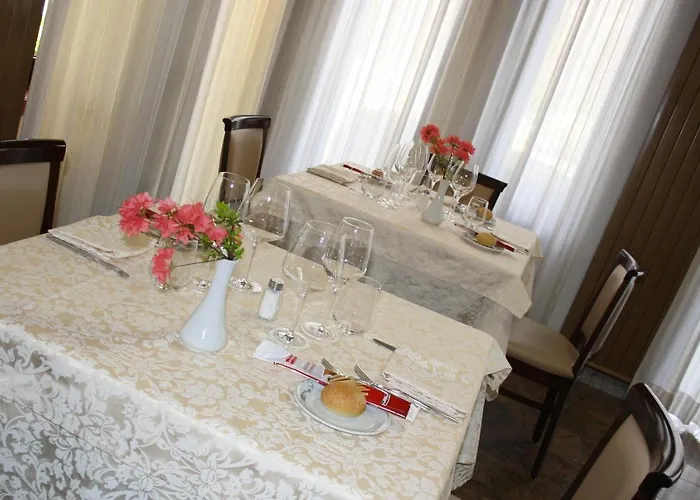 Hotel Ristorante Cicin Casale Corte Cerro